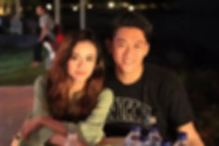 Unggah Foto Manis Bersama Dylan Sahara, Ifan Seventeen Ungkap Laut Memberi Lebih Banyak Cinta Ketimbang Rasa Sakit