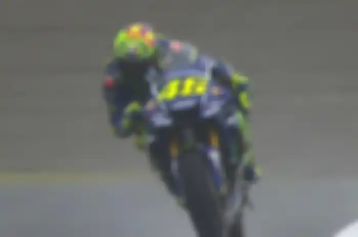Valentino Rossi memperbaiki posisi di latihan resmi 3