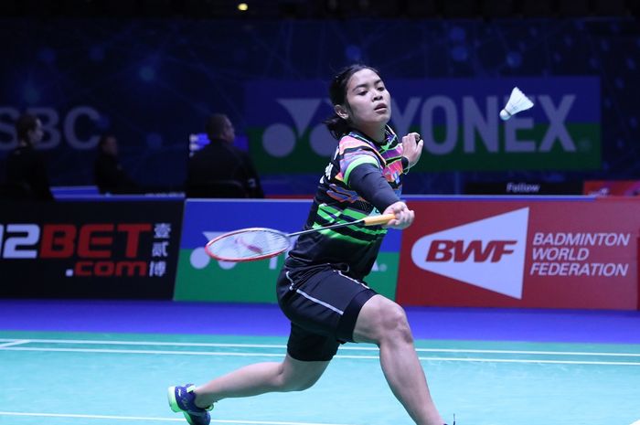 Pebulu tangkis tunggal putri Indonesia, Gregoria Mariska Tunjung, saat menjalani pertandingan melawan Nozomi Okuhara (Jepang) pada babak kesatu All England Open 2019 di Arena Birmingham, Birmingham, Inggris, Rabu (6/3/2019).