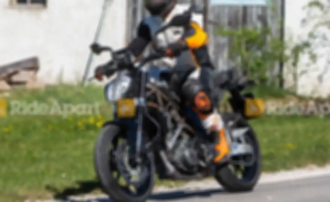 KTM Duke 390 tengah diuji jalan