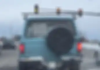 Netizen Ini Enggak Jadi Marah Waktu Lihat Tulisan di Mobil Yang Lambat Jalannya, Kenapa Ya?