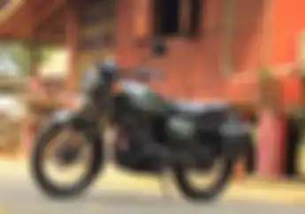 Enggak Perlu Keluar Modal Banyak, Kawasaki W175 Dilabur Green Army Udah Jadi Royal Enfield