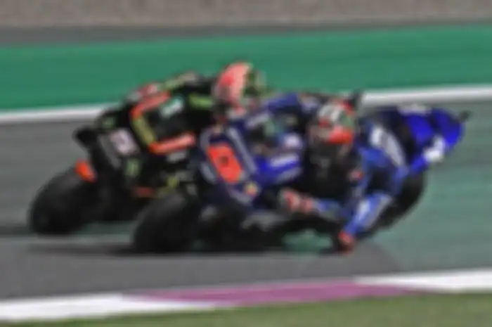 Johann Zarco yang awalnya di depan bisa di-overtake Vinales yang cukup jauh di belakangnya