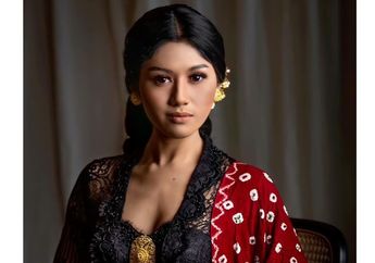 Pesona Erina Gudono dalam Balutan Kebaya Tenteng Tas Branded Harga Puluhan Juta Rupiah