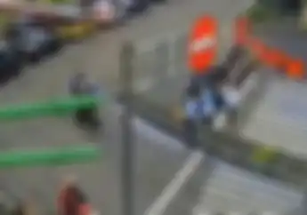 Kocak.. Pemotor Nakal Dibikin Malu Sama Pengawas CCTV yang Tirukan Komentator Bola
