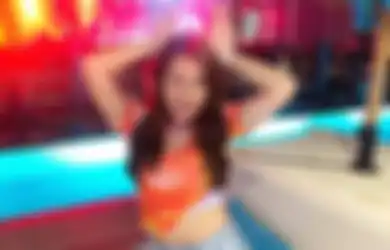 Kecenya 5 Outfit Rebecca Klopper Pakai Crop Top Bisa Jadi Inspirasi