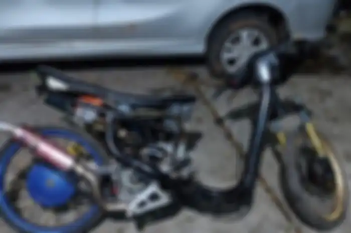 Ilustrasi sembarangan melepas spare part saat modifikasi motor bisa berujung isi dompet tekor.