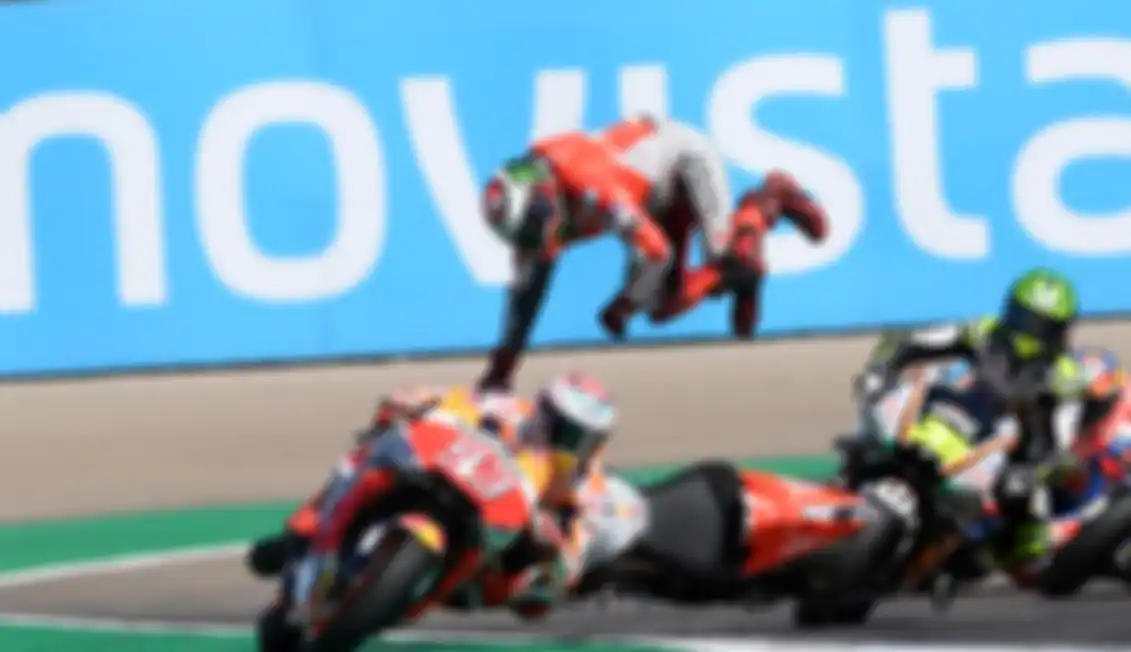 Jorge Lorenzo alami crash di lap pertama MotoGP Aragon.