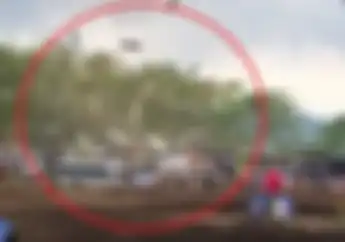 Video Detik-detik Angin Puting Beliung Porak-Porandakan Paddock Kejurnas Supercross Malang