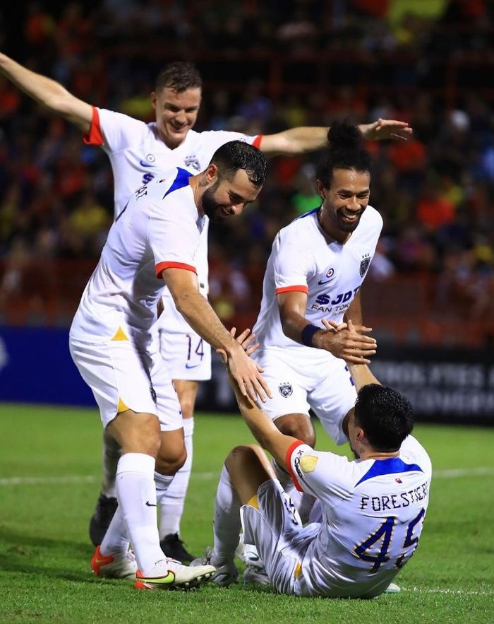 Jordi Amat saat merayakan gol Johor Darul Ta'zim ke gawang Negeri Sembilan FC.