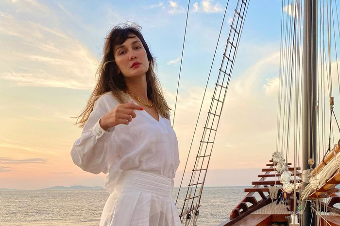 Kini biasa saja saat ditanya kapan nikah, Luna Maya akui dulu sempat berlinang air mata ketika dapat pertanyaan tersebut.