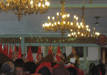 Beruntung! 9 Penari Pengisi Acara Hari Batik Nasional di Pura Mangkunegaran Solo Dapat Sepeda dari Presiden Jokowi