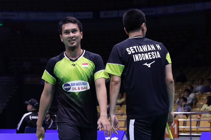 Pasangan ganda putra Indonesia, Mohammad Ahsan/Hendra Setiawan, saat berlaga pada babak kesatu Kejuaraan Asia 2019 di Wuhan Sports Center Gymnasium, Rabu (24/4/2019).