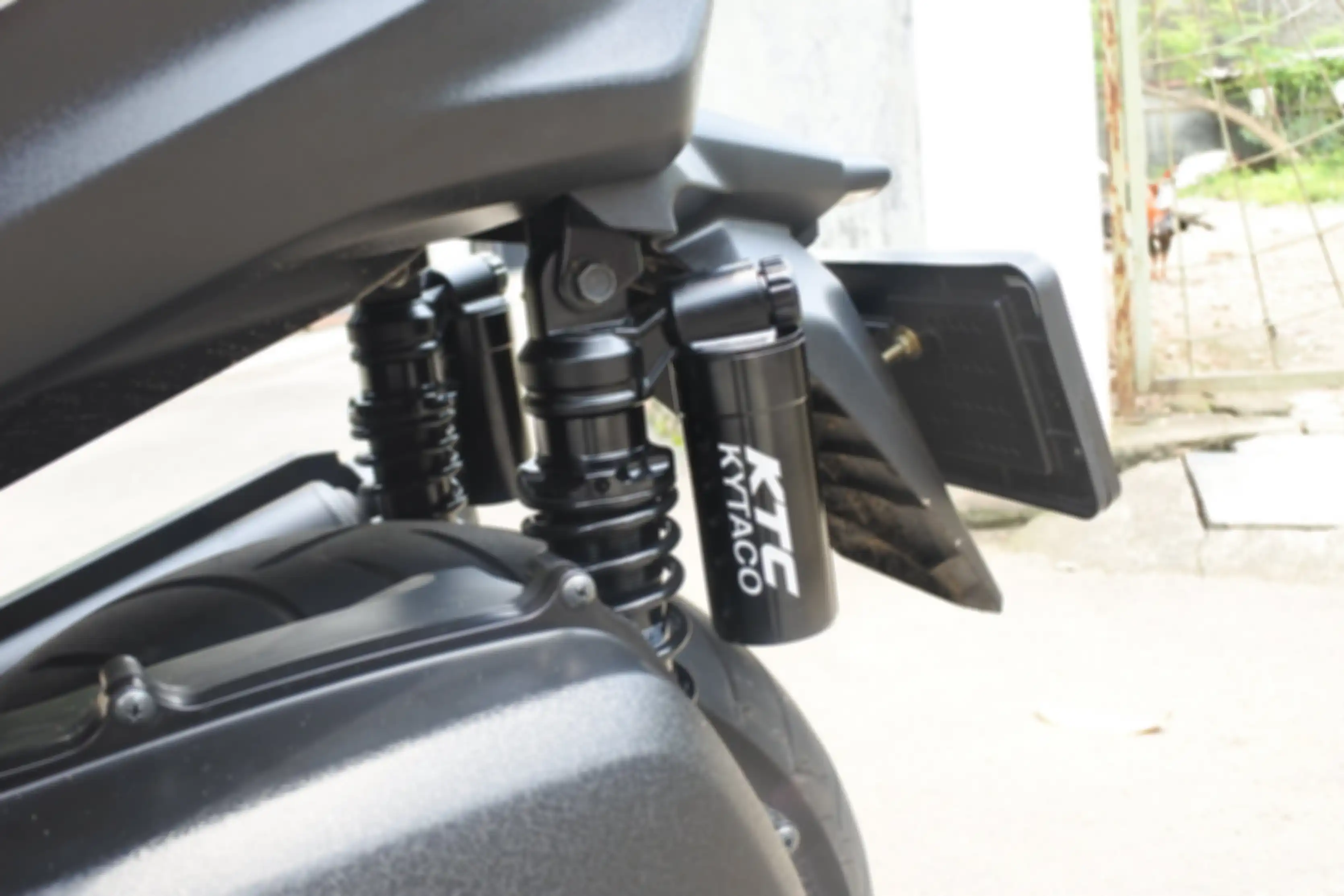 Sokbreker belakang memakai aftermarket KTC Kytaco