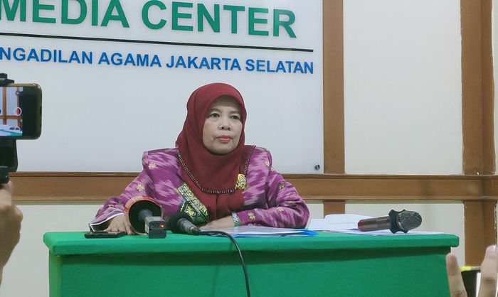 Humas Pengadilan Agama Jakarta Selatan, Dra. Taslimah di Pengadilan Agama Jakarta Selatan, Jumat (18/12/2020).