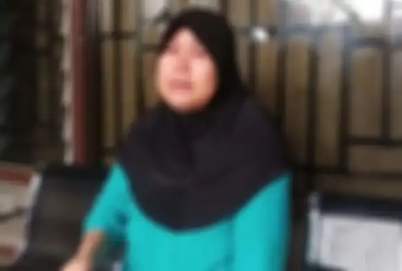 Ibu Praya Tiningsih warga Kelurahan Semayan yang digugat anak kandungnya karena warisan