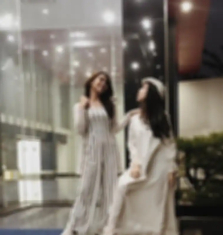 Fashion Aisyah Aqila dengan outfit putih