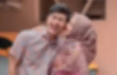 Terlanjur Girang Dapat Kado Misterius, Raut Wajah Ria Ricis Langsung Berubah 180 Derajat Usai Baca Surat Kaleng dari Sang Pengirim: Jangan Ganggu Kebahagiaan Orang Lain