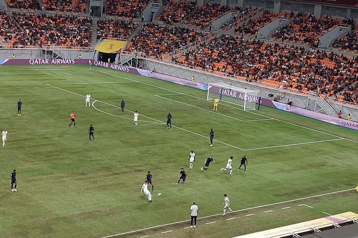 Suasana pertandingan Amerika Serikat vs Prancis di Grup E Piala Dunia U-17 2023, Sabtu (18/11/2023) di Jakarta International Stadium.