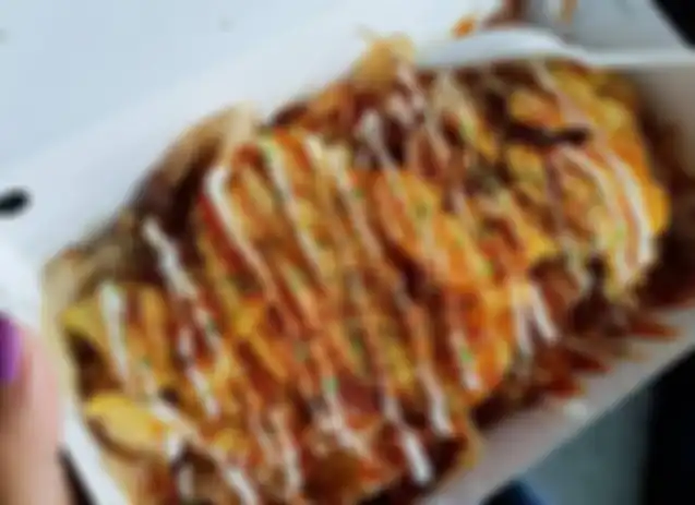Suka Makanan Jepang? Coba Okonomiyaki Bertoping Keripik Murah Meriah Ini, deh!