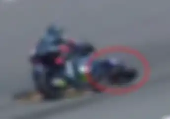 Video Mattia Pasini Jatuh dan Nyaris Terlindas Murid Rossi di Moto2 Jerman