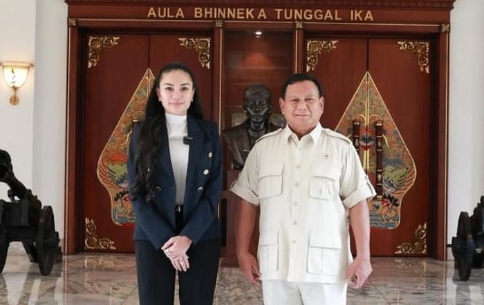 Nikita Mirzani tulis surat terbuka untuk Presiden Prabowo, sang artis adukan rekam jejak Hakim Agung Soesilo. 