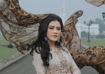 Idul Fitri 2022 Tinggal Menghitung Hari, Kahiyang Ayu Tampil Anggun dalam Balutan Busana Mewah dengan Nuansa Keemasan, Potret Cantik Putri Presiden Jokowi Panen Pujian!