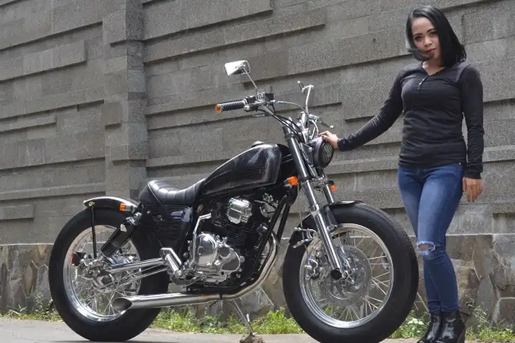 Cewek Sekarang Makin Maniak Modifikasi Motor, Suami Juga Bisa Kalah