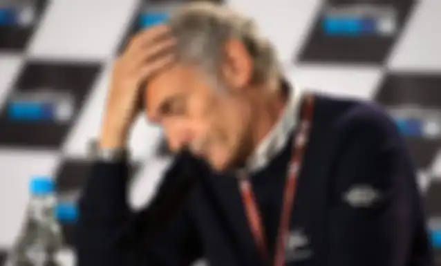 Franco Uncini saat melakukan konferensi pers usai pembatalan MotoGP Inggris.
