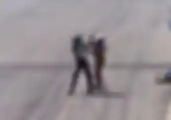 Brutal! Video Dua Pembalap Terlibat Duel di Sirkuit, Gak Terima Motor Disenggol