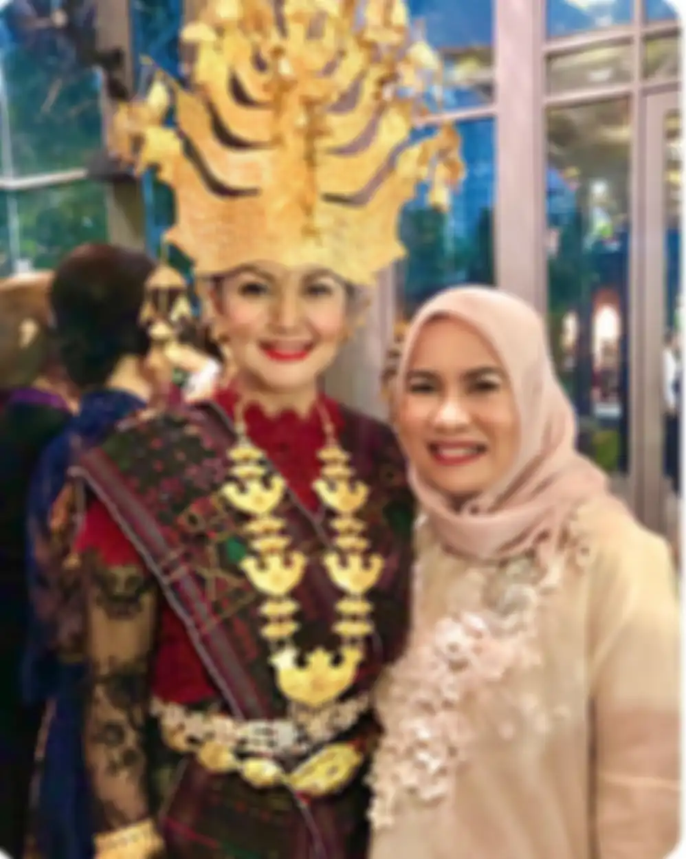 Bella Saphira tampil cantik saat mengenakan baju adat Batak Mandailing