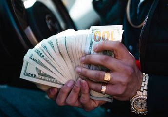 3 Shio Ditakdirkan jadi Miliarder, Tiap Hari Kipas-kipas Duit Sampai Dikira Keponakan Hotman Paris