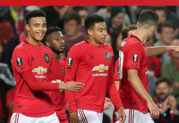 Penyerang Manchester United, Mason Greenwood (kiri), merayakan gol yang dicetak ke gawang Astana dalam laga Grup L Liga Europa di Stadion Old Trafford, Kamis (19/9/2019).