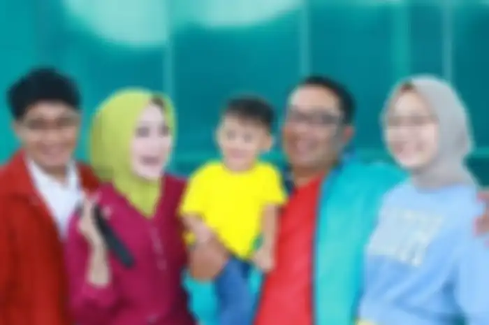 Setelah kepergian Eril, Ridwan Kamil, Atalia Praratya, dan Arkana merayakan kelulusan Camillia Laetitia Azzahra (Zara).