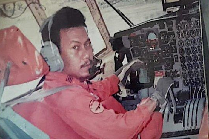 Captain Afwan Zamzami saat menunaikan tugas sebagai penerbang tempur di TNI AU. Kepergiannya sangat ditangisi oleh teman-temannya saat kecil.