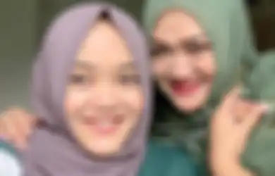Ziarah Makam Lina Jubaedah, Putri Delina Tetiba Sedih Saat Temui Dedek Bintang Lagi Setelah Sekian Lama, Kenapa?