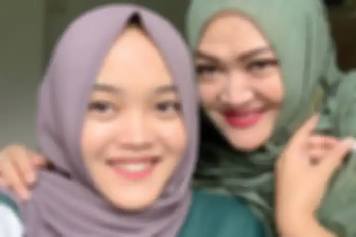 Ziarah Makam Lina Jubaedah, Putri Delina Tetiba Sedih Saat Temui Dedek Bintang Lagi Setelah Sekian Lama, Kenapa?