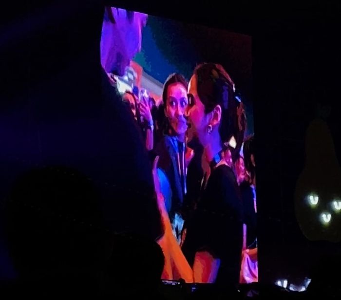 El Rumi dan Syifa Hadju saat menonton aksi Dewa 19 di panggung Pestapora 2024.