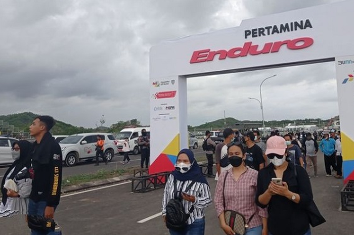 Saat hadir langsung di WSBK Mandalika 2022, simak tips terhindar dari aksi pencopetan kelas tinggi di area sirkuit.