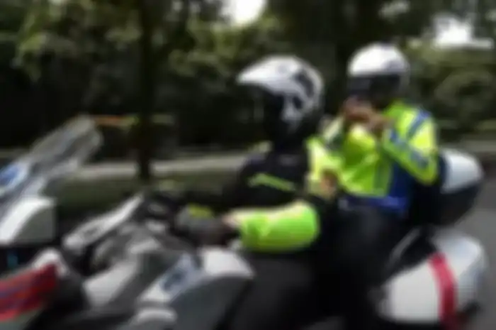 Polisi di Padang mulai menerapkan tilang elektronik menggunakan kamera HP, pemotor bandel ketar-ketir.