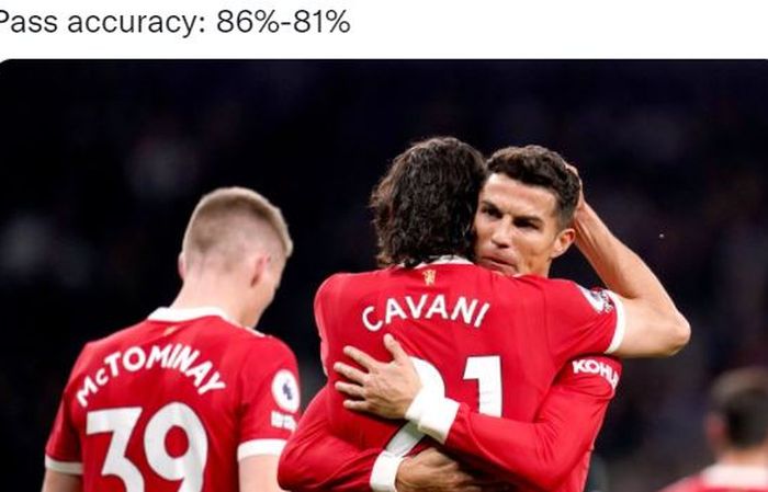 Dua striker Manchester United, Edinson Cavani dan Cristiano Ronaldo, melakukan selebrasi dalam laga Liga Inggris kontra Tottenham Hotspur di Tottenham Hotspur Stadium, Sabtu (30/10/2021).