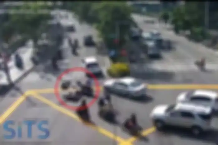 Banyak pemotor jatuh akibat benda yang tidak terlihat