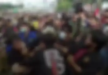 Cerita Driver Ojol Amankan HP Milik Ade Armando, Langsung Telepon Nomor Ini