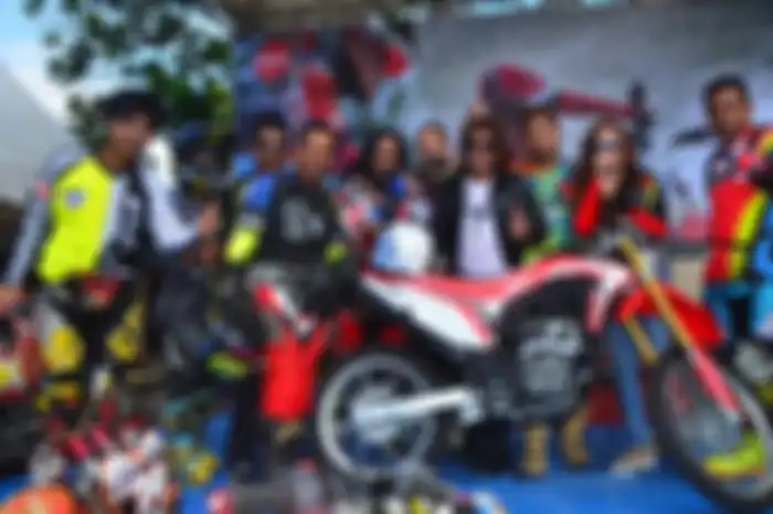 Datangnya aktor Preman Pensiun jadi hiburan juga buat penunjung