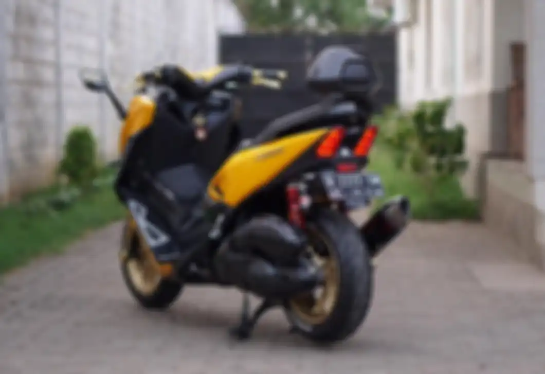 Yamaha NMAX pakai bodykit Lent Automodified makin sangar bila dilihat dari belakang