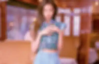 Tampil Modis dengan Crop Top ala Jennie BLACKPINK yang Seru Buat Ditiru!