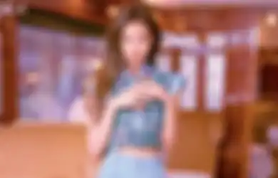 Tampil Modis dengan Crop Top ala Jennie BLACKPINK yang Seru Buat Ditiru!