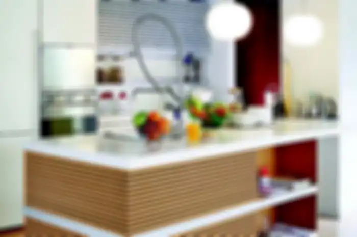 Material papan semen tampil sangat mirip kayu diaplikasikan di meja island dapur. 