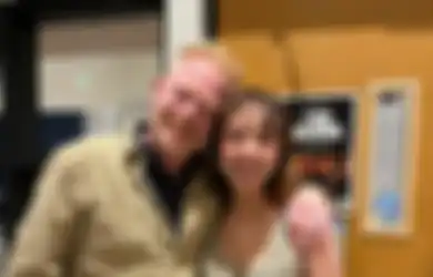 Jesse Tyler Datang ke Pentas Teater Aubrey Anderson di Sekolah, Alumni Modern Family yang Kekeluargaan