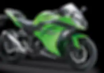 Wadaw! Nitizen Gagal Fokus Gara-Gara Pasangan Pose Bareng di Ninja 250